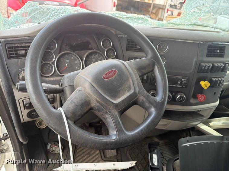 image for item YA4587 2022 Peterbilt 579 semi truck