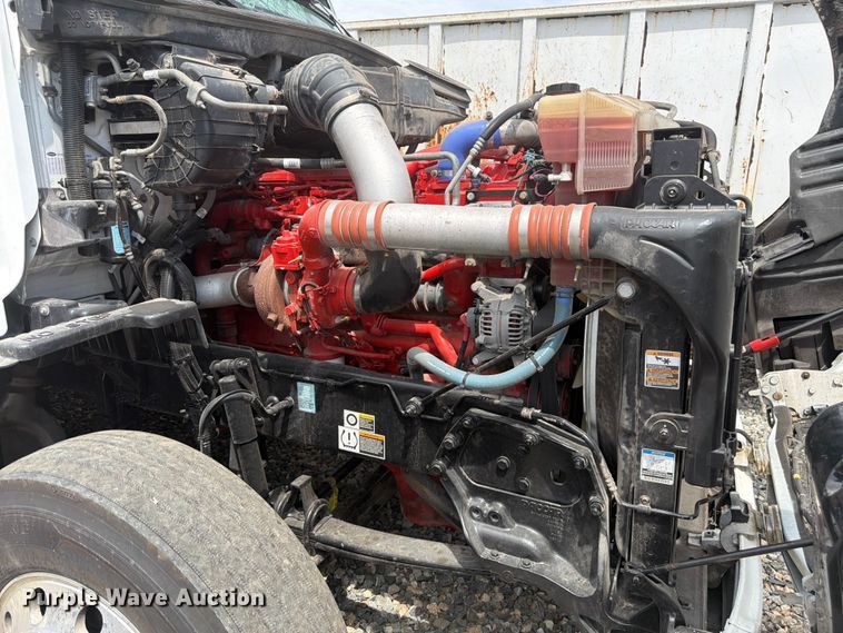 image for item YA4587 2022 Peterbilt 579 semi truck