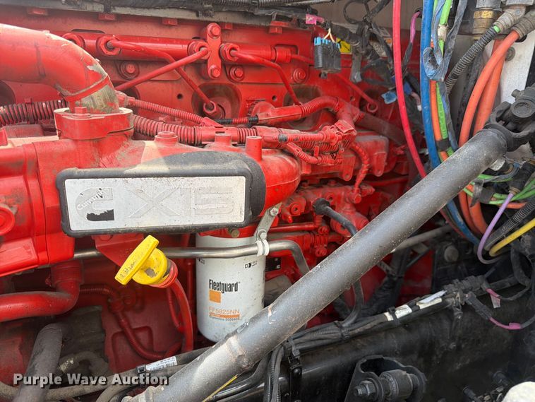 image for item YA4587 2022 Peterbilt 579 semi truck