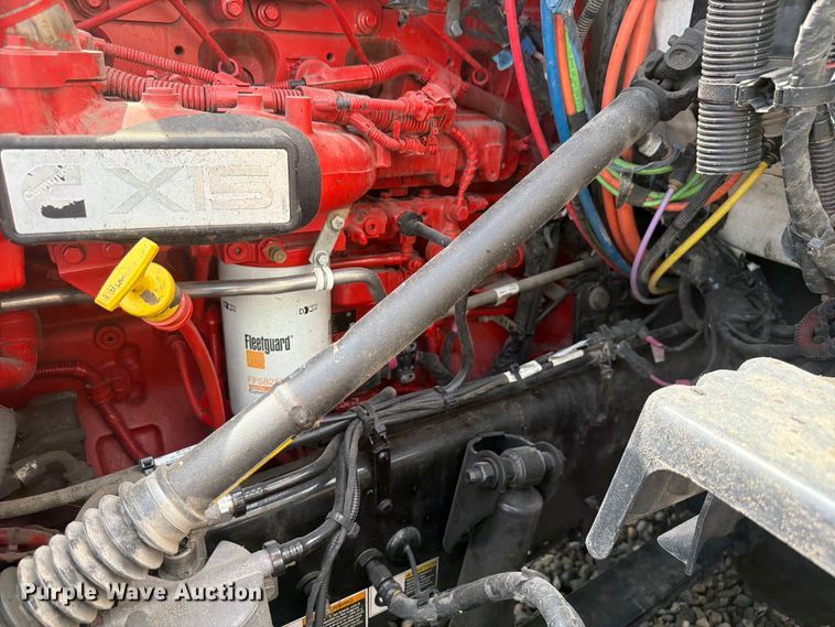 image for item YA4587 2022 Peterbilt 579 semi truck
