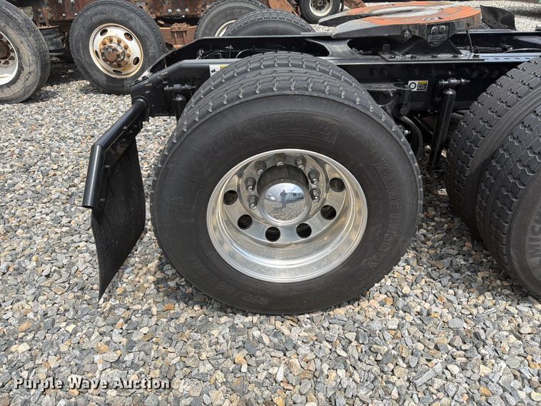image for item YA4587 2022 Peterbilt 579 semi truck