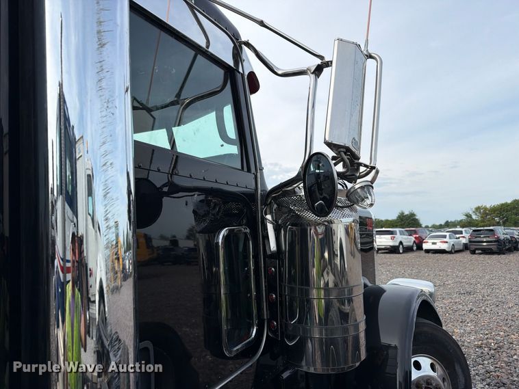 image for item YA4605 2023 Peterbilt 389 semi truck