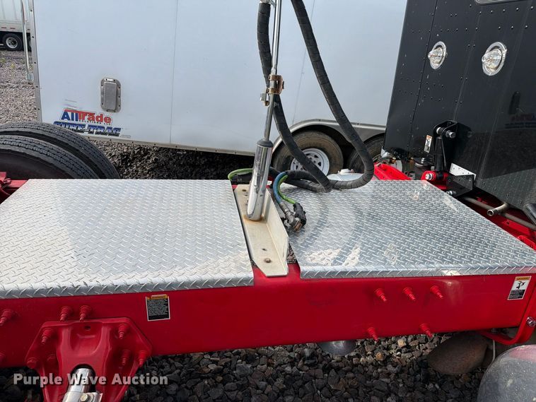 image for item YA4605 2023 Peterbilt 389 semi truck
