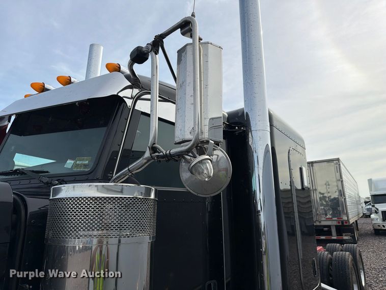 image for item YA4605 2023 Peterbilt 389 semi truck
