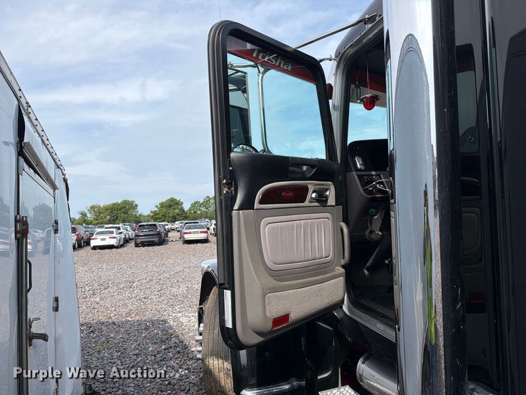 image for item YA4605 2023 Peterbilt 389 semi truck