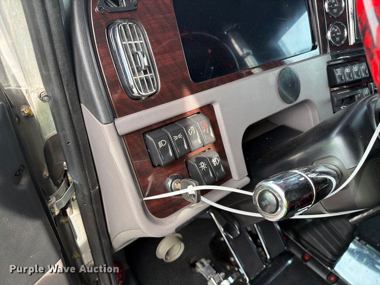 image for item YA4605 2023 Peterbilt 389 semi truck