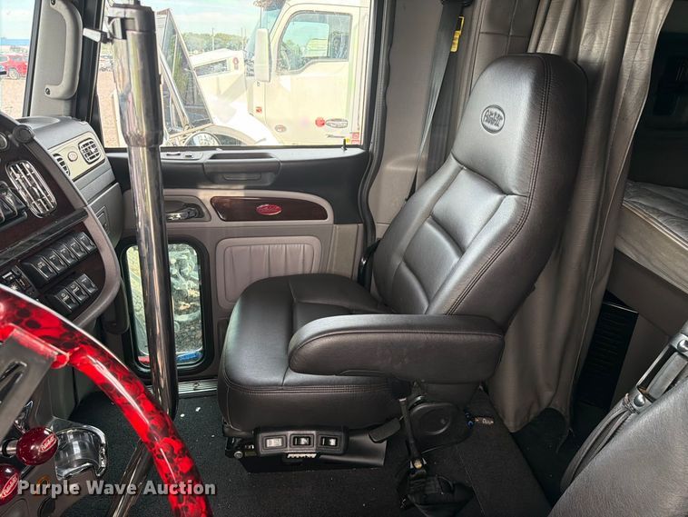 image for item YA4605 2023 Peterbilt 389 semi truck