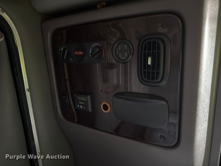 image for item YA4605 2023 Peterbilt 389 semi truck