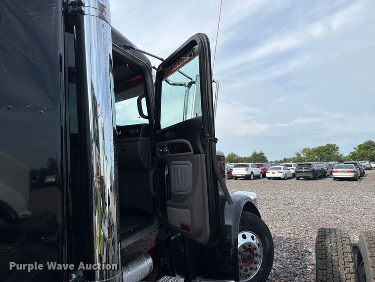 image for item YA4605 2023 Peterbilt 389 semi truck