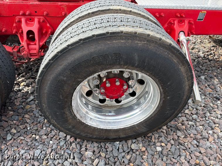 image for item YA4605 2023 Peterbilt 389 semi truck