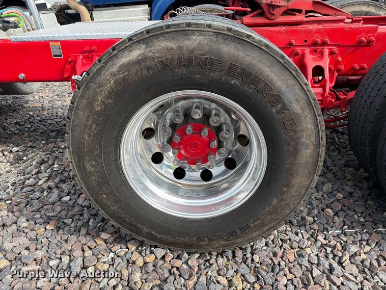 image for item YA4605 2023 Peterbilt 389 semi truck
