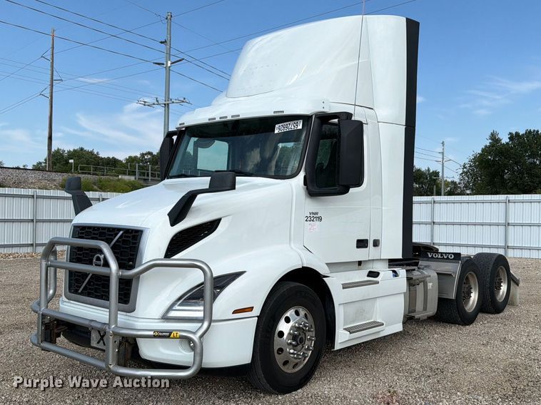 2024 Volvo VNR semi truck