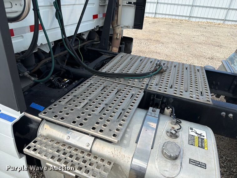 image for item YA4703 2024 Volvo VNR semi truck