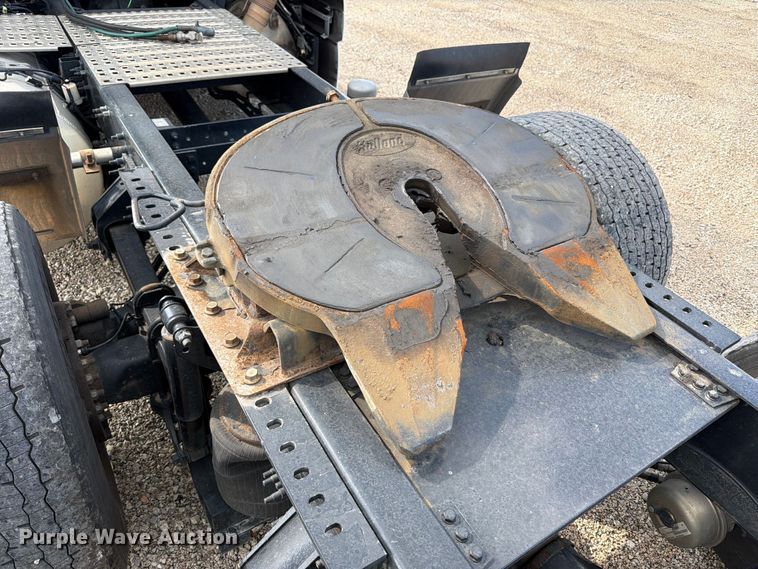 image for item YA4703 2024 Volvo VNR semi truck