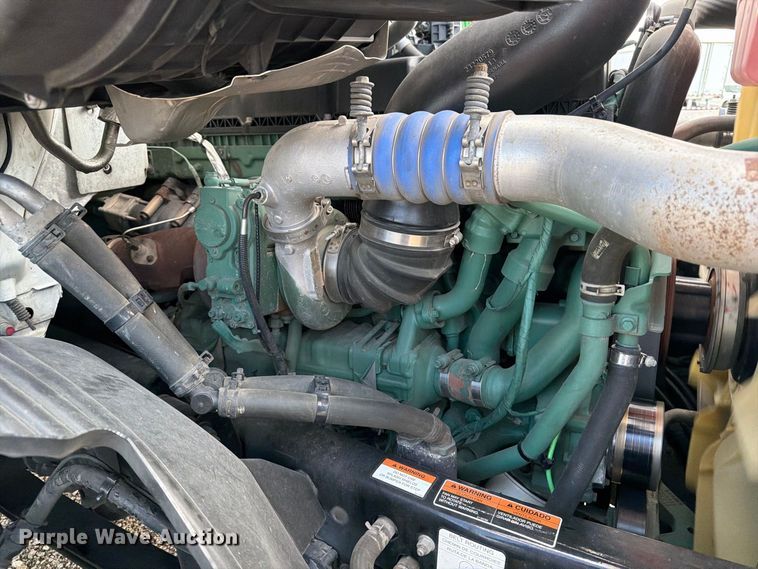 image for item YA4703 2024 Volvo VNR semi truck
