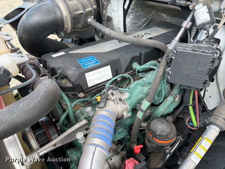 image for item YA4703 2024 Volvo VNR semi truck