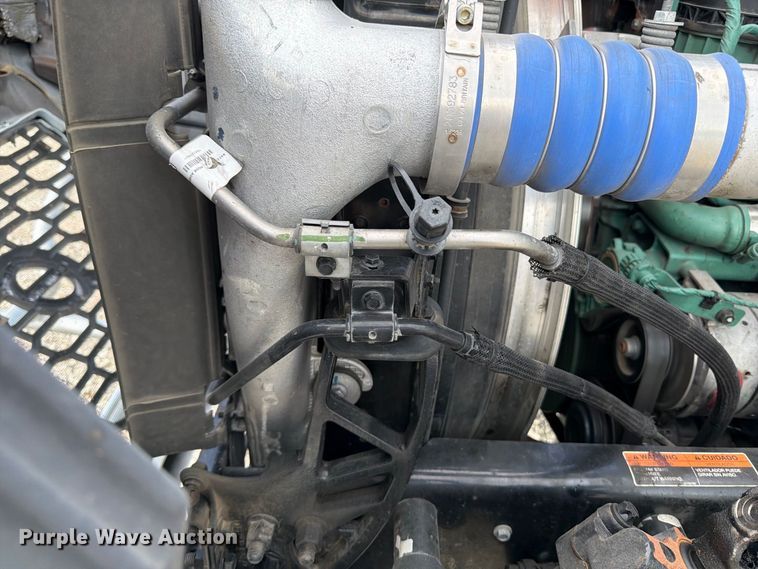 image for item YA4703 2024 Volvo VNR semi truck