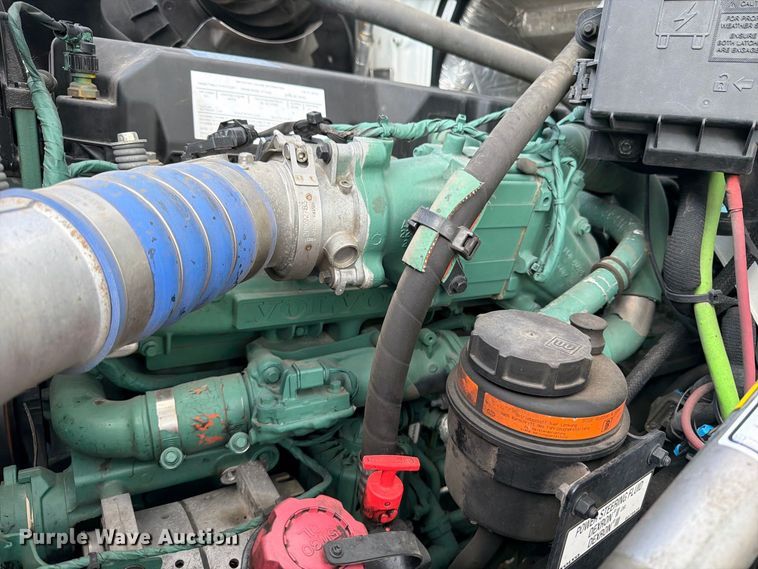 image for item YA4703 2024 Volvo VNR semi truck