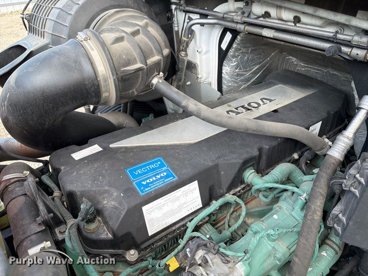 image for item YA4703 2024 Volvo VNR semi truck