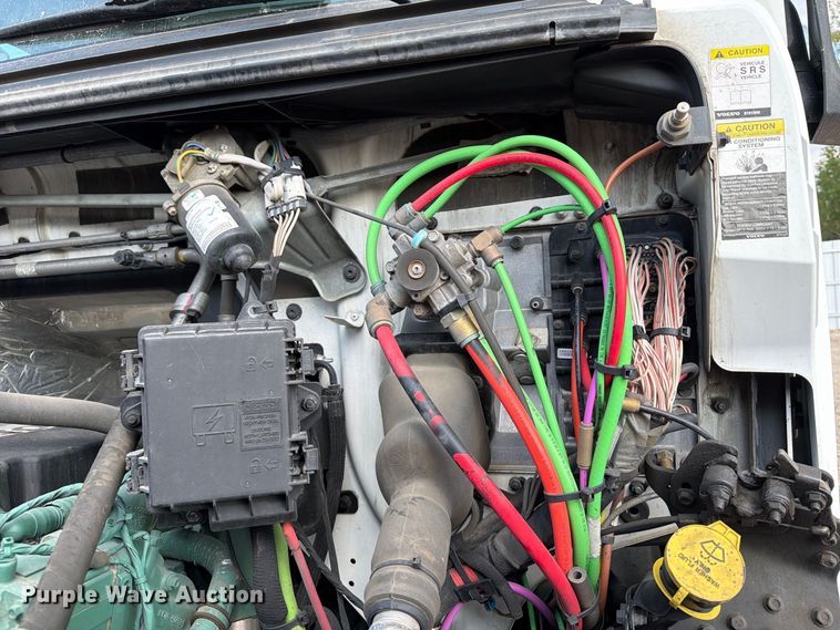 image for item YA4703 2024 Volvo VNR semi truck