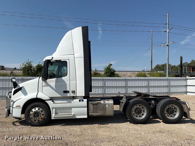 image for item YA4704 2024 Volvo VNR semi truck