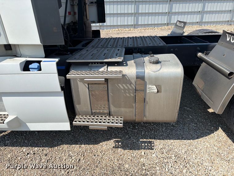 image for item YA4704 2024 Volvo VNR semi truck