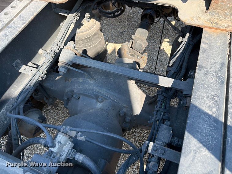 image for item YA4704 2024 Volvo VNR semi truck