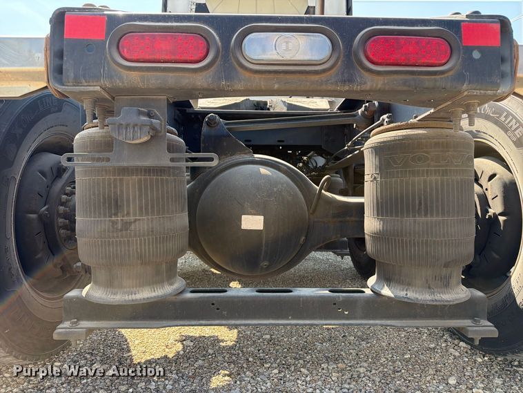 image for item YA4704 2024 Volvo VNR semi truck
