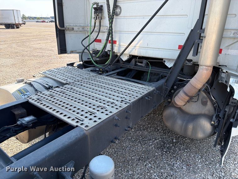 image for item YA4704 2024 Volvo VNR semi truck