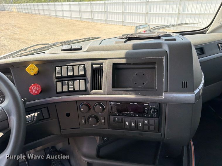 image for item YA4704 2024 Volvo VNR semi truck