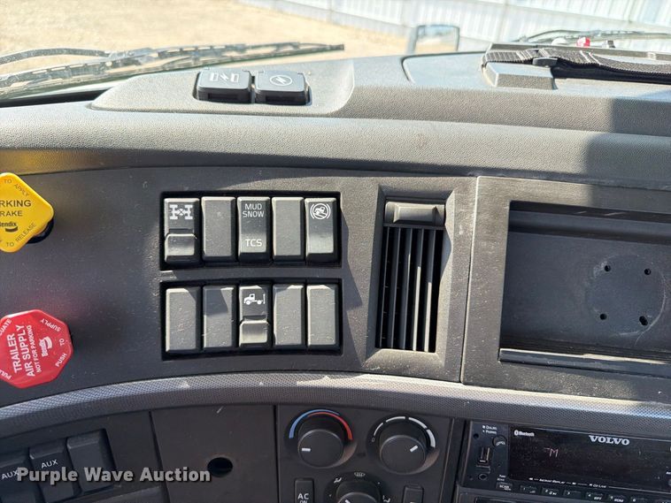 image for item YA4704 2024 Volvo VNR semi truck