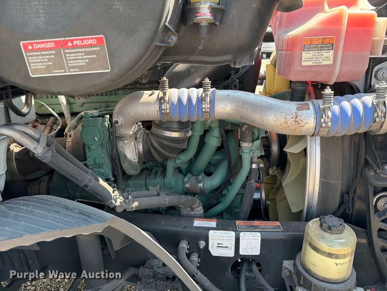 image for item YA4704 2024 Volvo VNR semi truck
