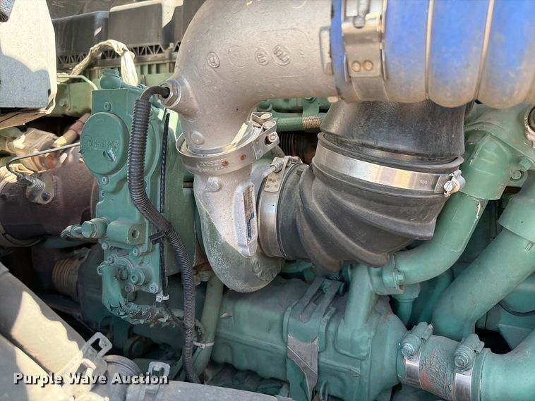 image for item YA4704 2024 Volvo VNR semi truck