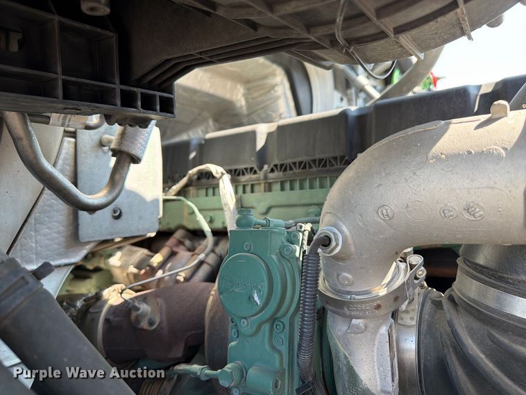 image for item YA4704 2024 Volvo VNR semi truck