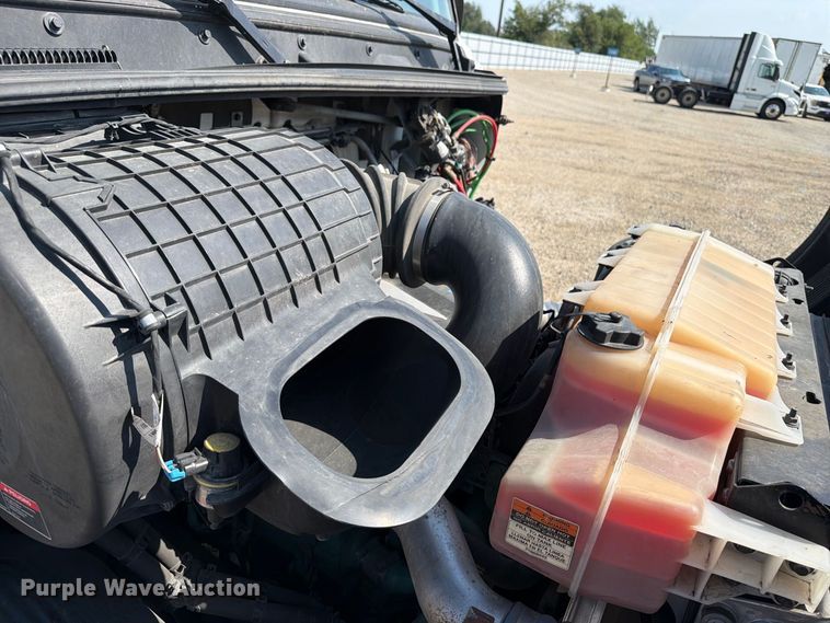 image for item YA4704 2024 Volvo VNR semi truck