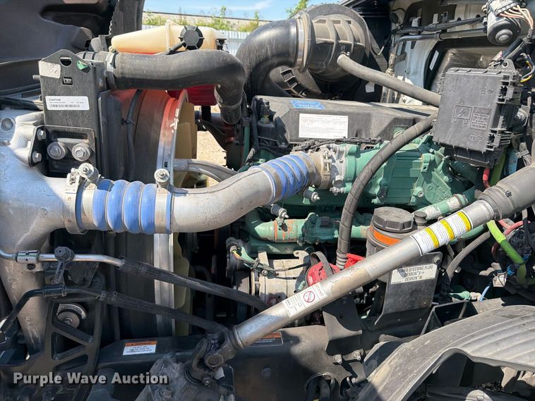 image for item YA4704 2024 Volvo VNR semi truck