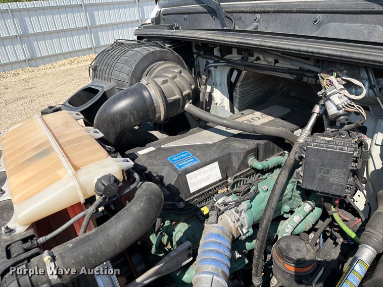 image for item YA4704 2024 Volvo VNR semi truck