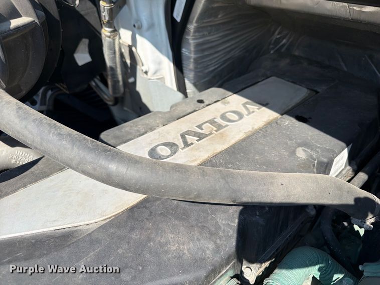 image for item YA4704 2024 Volvo VNR semi truck