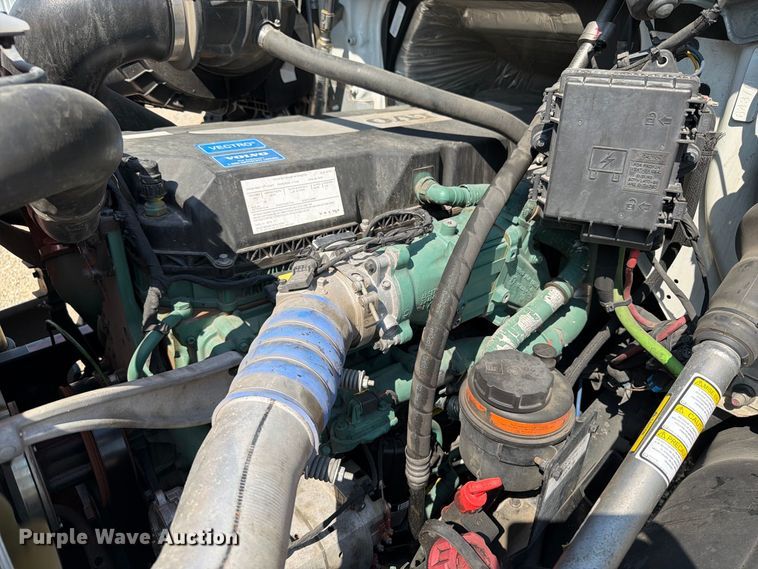 image for item YA4704 2024 Volvo VNR semi truck