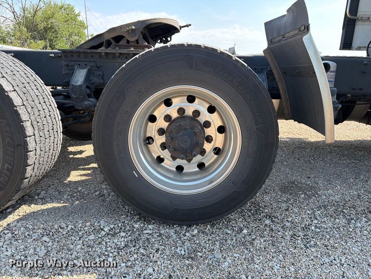 image for item YA4704 2024 Volvo VNR semi truck