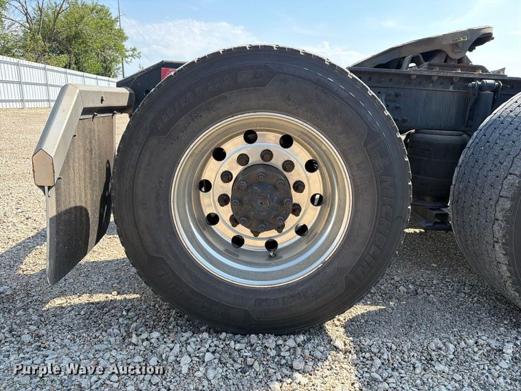 image for item YA4704 2024 Volvo VNR semi truck