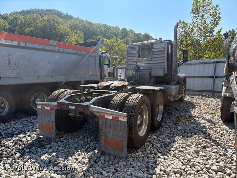 image for item YA4709 2019 Peterbilt 567 semi truck