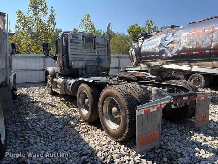 image for item YA4709 2019 Peterbilt 567 semi truck