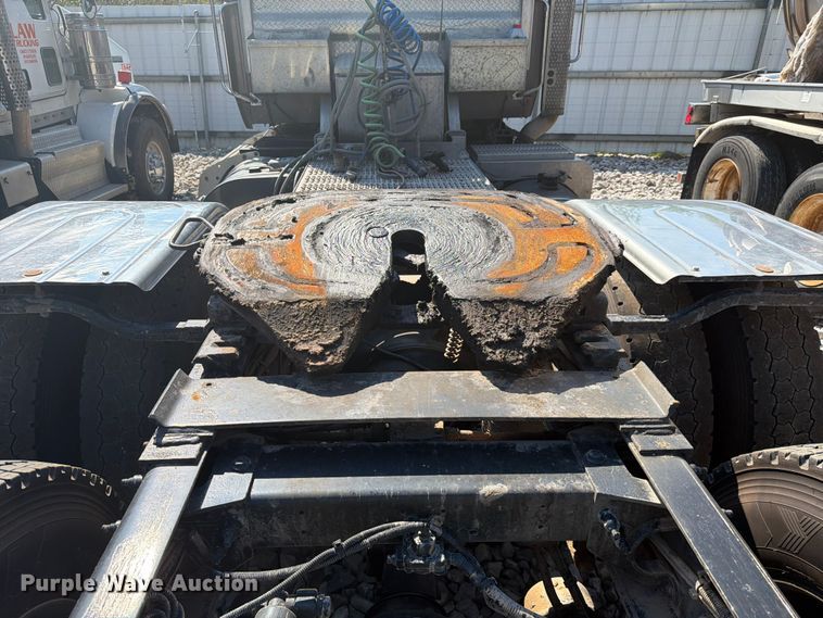 image for item YA4709 2019 Peterbilt 567 semi truck
