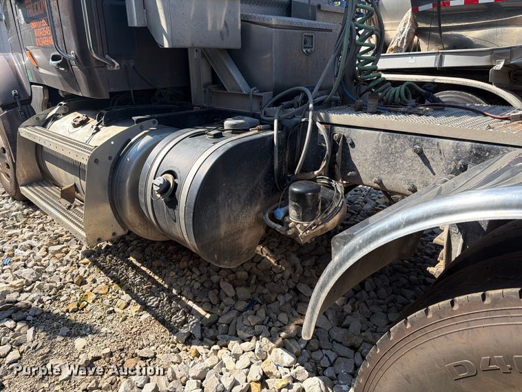 image for item YA4709 2019 Peterbilt 567 semi truck