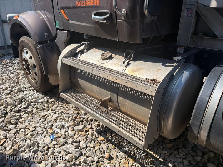 image for item YA4709 2019 Peterbilt 567 semi truck