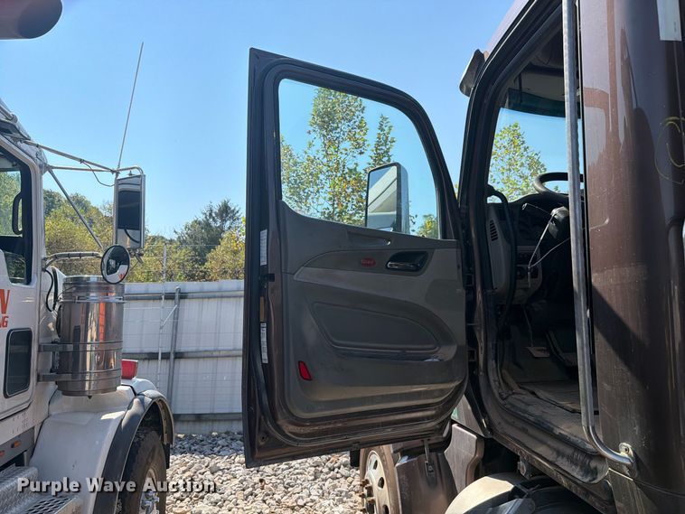 image for item YA4709 2019 Peterbilt 567 semi truck