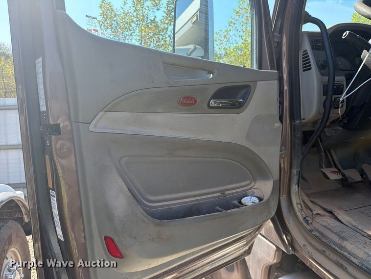 image for item YA4709 2019 Peterbilt 567 semi truck