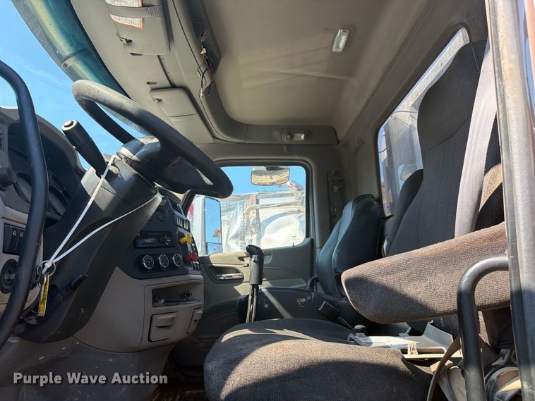image for item YA4709 2019 Peterbilt 567 semi truck