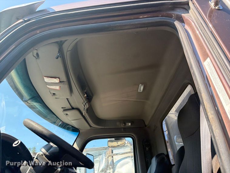 image for item YA4709 2019 Peterbilt 567 semi truck